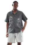 [ONLY & SONS] ONLY & SONS embroidery detail resort shirt in grey M Grey Pinstripe
