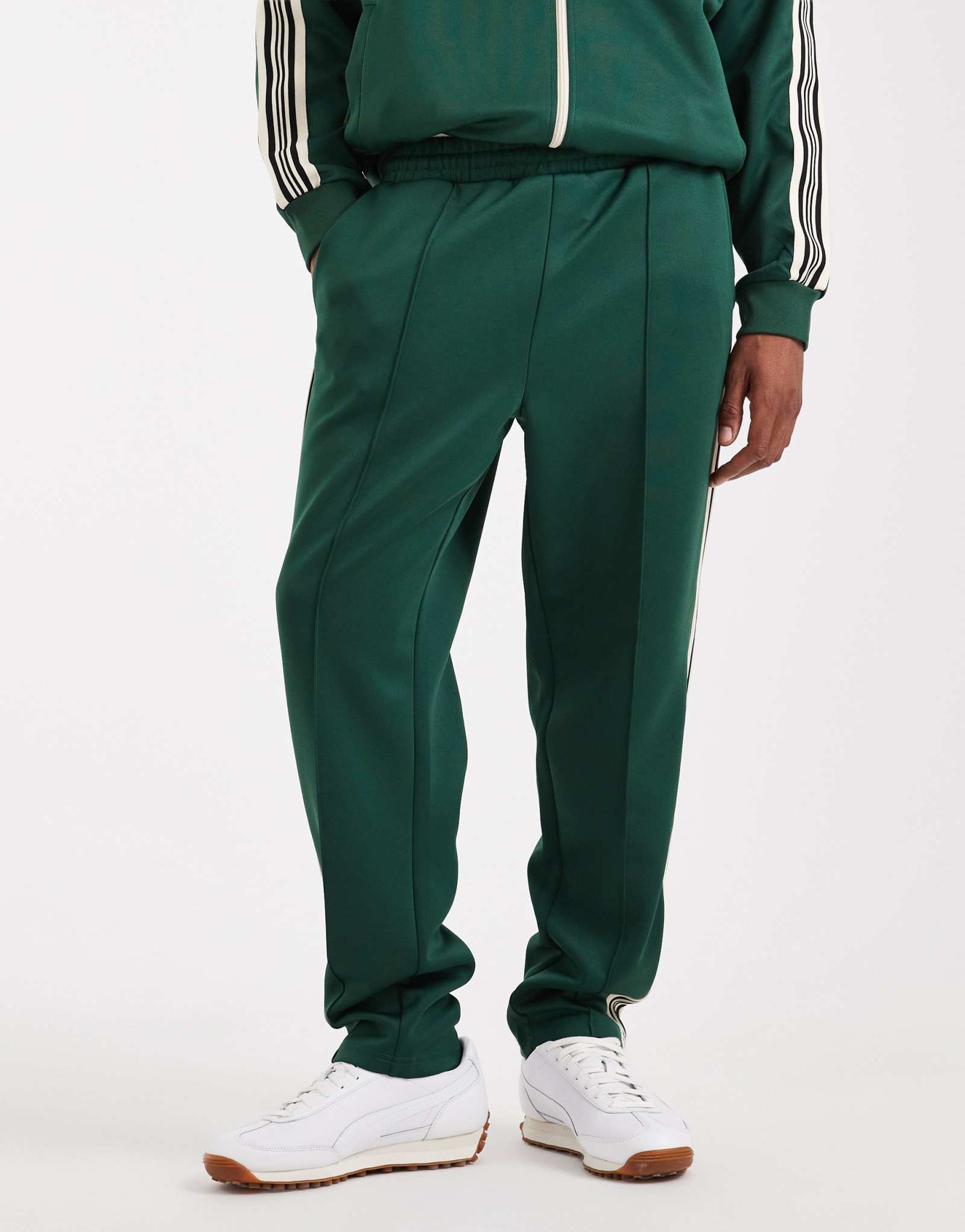 Спортивные брюки ONLY & SONS с передним швом и боковыми полосками темно-зеленого цвета