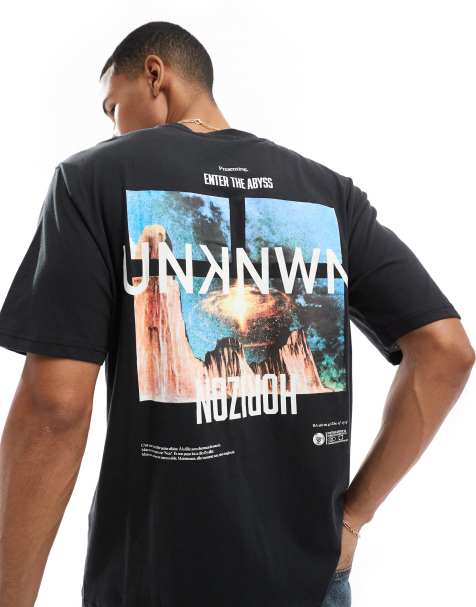 ONLY & SONS – Lässig geschnittenes T-Shirt in Schwarz mit Horizont-Rückenprint - view 1