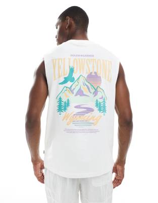 ONLY & SONS – Oversize-Trägershirt in Weiß mit „Yellowstone“-Rückenprint - view 1