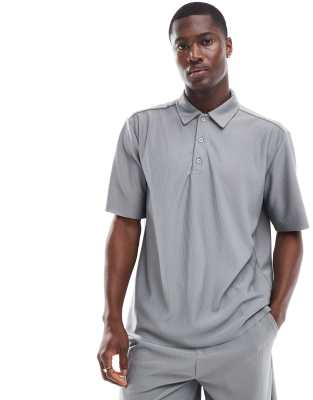 oversized plisse polo in gray