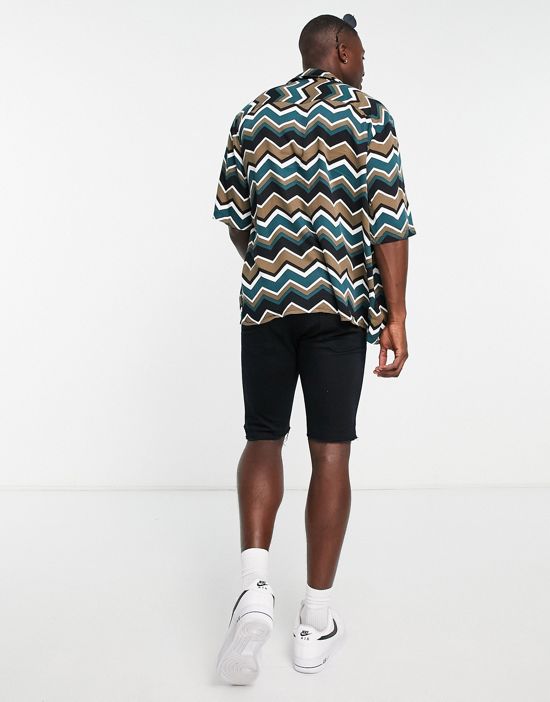 https://images.asos-media.com/products/only-sons-oversized-revere-short-sleeve-shirt-in-mini-zigzag-print/203084134-2?$n_550w$&wid=550&fit=constrain