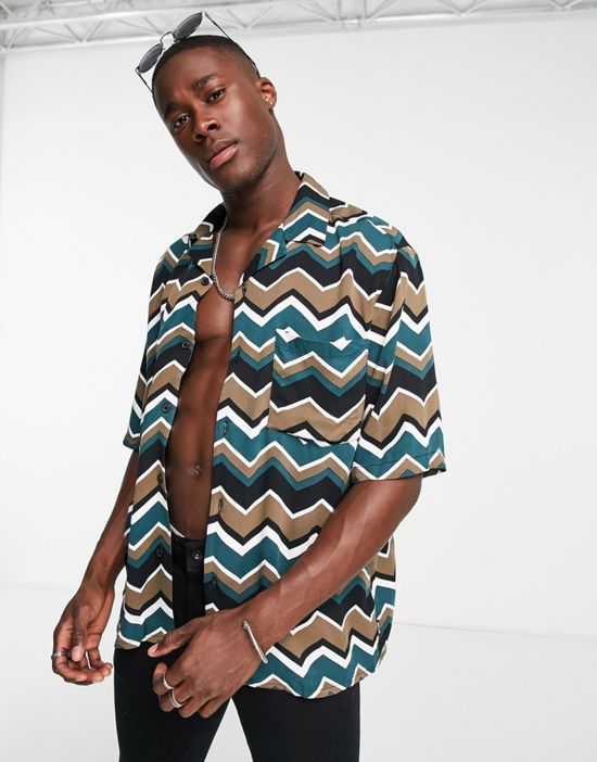 https://images.asos-media.com/products/only-sons-oversized-revere-short-sleeve-shirt-in-mini-zigzag-print/203084134-4?$n_550w$&wid=550&fit=constrain