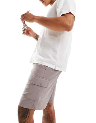 plisse slouchy cargo short in gray