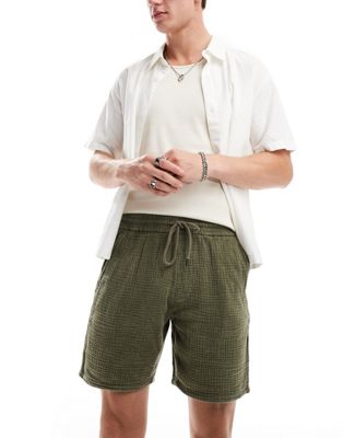 pull on textured shorts in washed khaki-Green