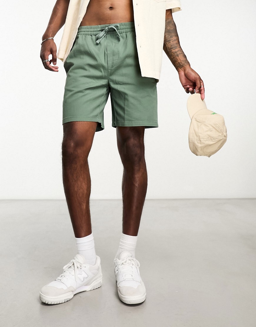 pull on twill shorts in khaki-Green