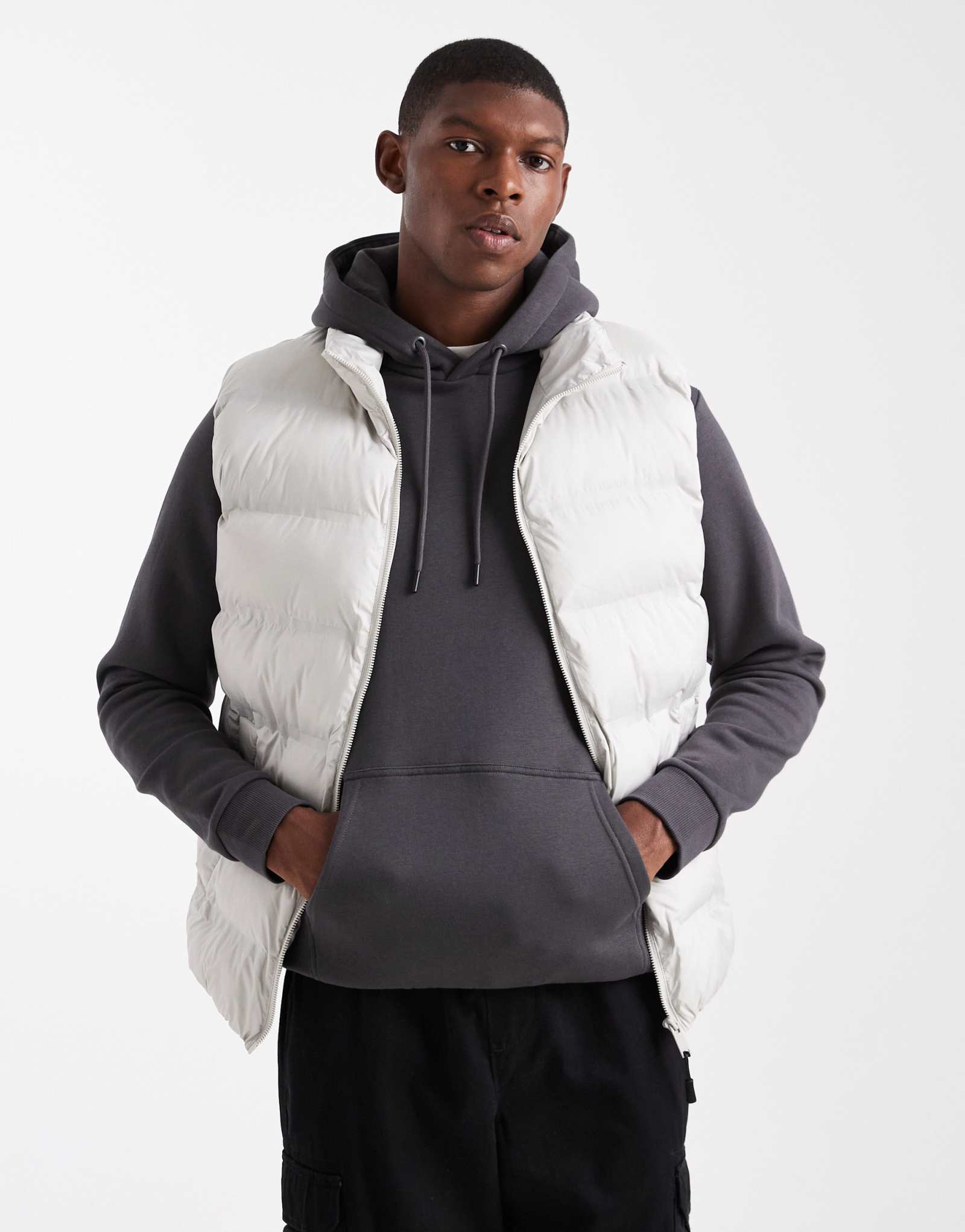 Стеганый жилет ONLY &SONS светло-серого цвета