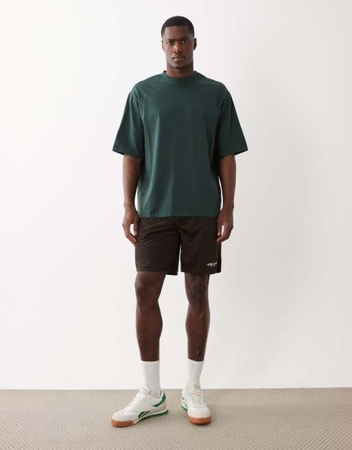 ONLY & SONS – Relaxed-Fit-Basketball-Shorts aus Netzstoff in Schokobraun, 2 von 5