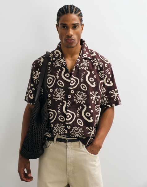 ONLY & SONS – Relaxed-Fit-Hemd aus Seersucker in Dunkelbraun mit cremeweißem Print und Resortkragen - view 1