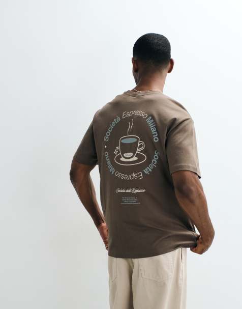 ONLY & SONS – Relaxed-Fit-T-Shirt in Braun mit „Espresso“-Rückenprint - view 1