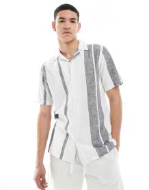 Hollister small boxy bubble logo cooling t-shirt in cream 