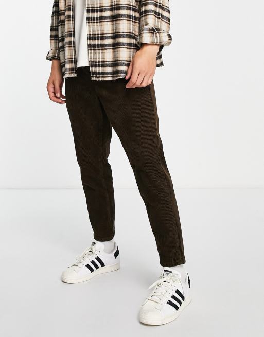 Only & Sons – Schmal zulaufende, kurz geschnittene Hose aus Cord in Braun mit elastischem Bund
