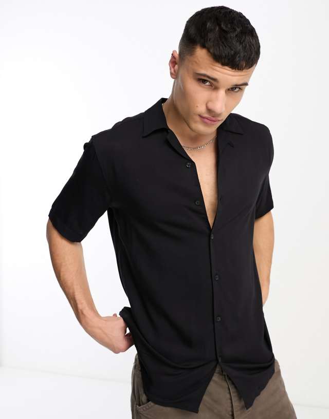 ONLY & SONS - short sleeve viscose shirt with revere collar in black