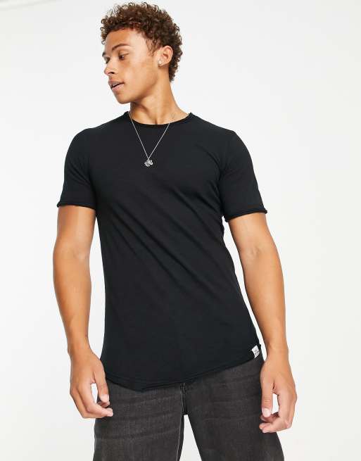 Only & Sons - T-shirt taglio lungo nera con fondo arrotondato e bordi grezzi