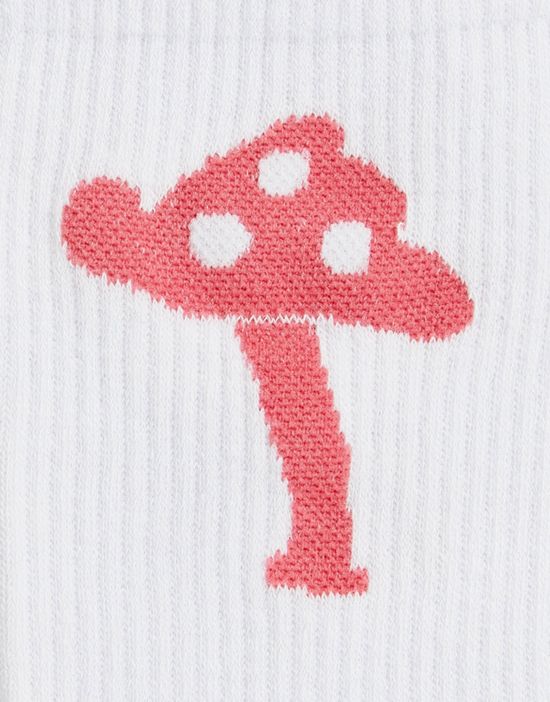https://images.asos-media.com/products/only-sons-tennis-socks-with-embroidered-mushroom-in-white/202939287-3?$n_550w$&wid=550&fit=constrain
