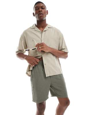 textured linen mix shorts in sage-Green