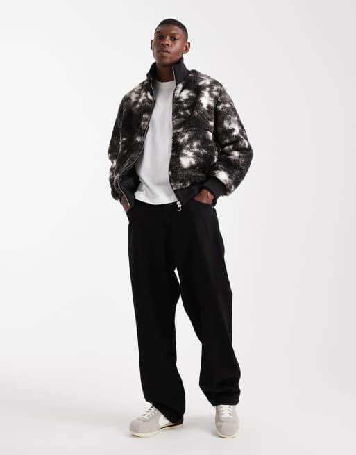 ONLY & SONS – Zapinana na zamek polarowa bluza oversize z kożuszka w czarno-biały wzór 