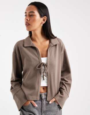 ONLY - Strickjacke in Braun mit Bindedetail vorne-Brown