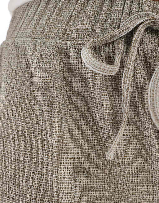 ONLY – Strukturierte Hose in Taupe mit Bindegürtel und weitem Bein, 3 von 5