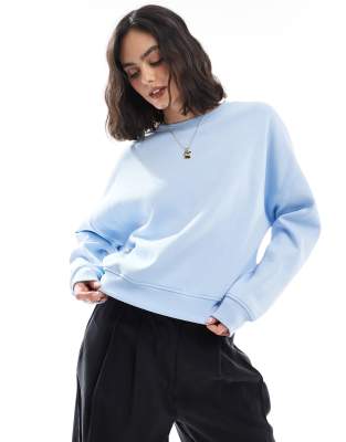 ONLY - Sweatshirt in Blassblau mit Rundhalsausschnitt