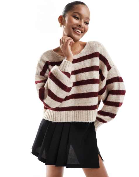 ONLY – Sweter z szerokim dekoltem w bordowo-kremowe paski - view 1