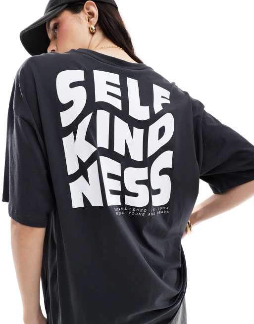 ONLY – T-Shirt in Boyfriend-Passform in Dunkelgrau mit „Self Kindness“-Grafik auf dem Rücken   