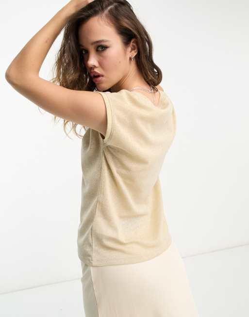 Only – T-Shirt in Goldmetallic mit V-Ausschnitt , 4 von 4