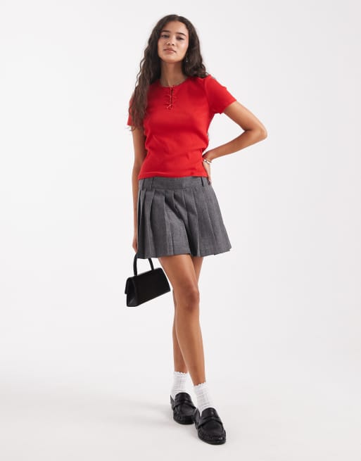 ONLY – T-Shirt in Rot mit Schleifendetails, 4 von 4