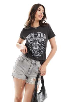 Only - T-Shirt in verwaschenem Schwarz mit „Born Wild"-Print