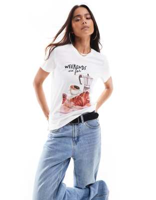 ONLY - T-Shirt in Weiß mit Stickerei und Brunch-Print