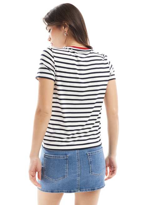 ONLY – T-Shirt in Weiß und Schwarz mit Streifen und strukturiertem Kirsch-Detail, 4 von 4