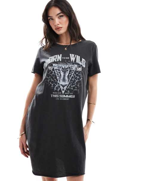 ONLY - T-shirt-minikjole med 'Born to be Wild'-grafik i vasket sort - view 1