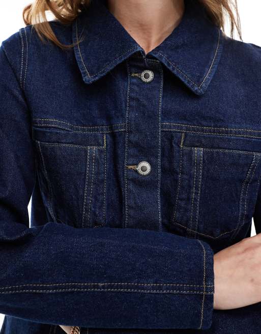 ONLY – Taillierte Jeansjacke in Dunkelblau mit Kontrastnähten, 2 von 4
