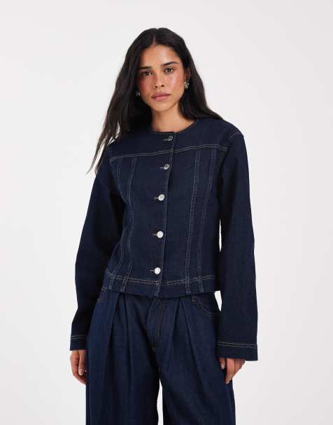 ONLY taillierte Jeansjacke mit Rundhalsausschnitt in Dunkelblau - view 1