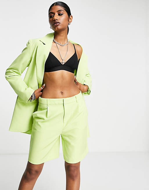 Only tailored city shorts in lime (part of a set)