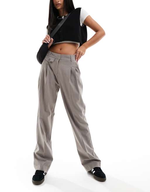 Only tailored straight leg pants with pocket detail in taupe 