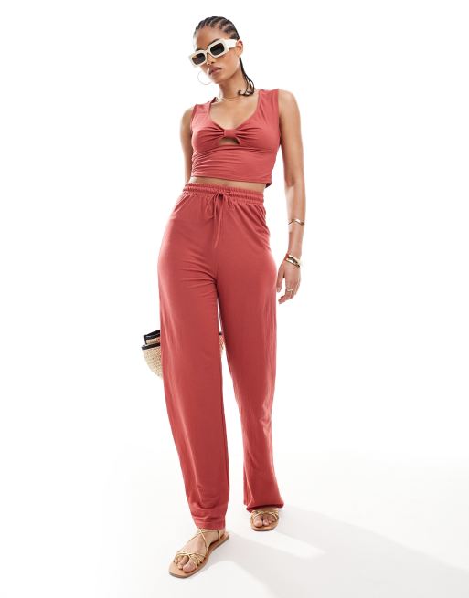 ONLY Tall - Coordinato con crop top e pantaloni color ruggine