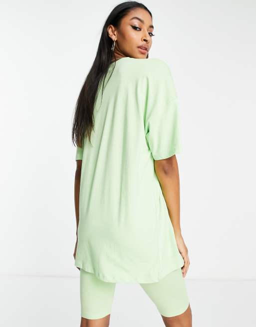 Only Tall exclusive 2 pack t-shirt and legging shorts set in pistachio, 2 of 4