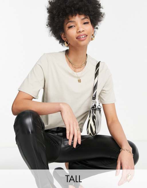 Only Tall – Exklusives T-Shirt in Grau mit Rundhalsausschnitt