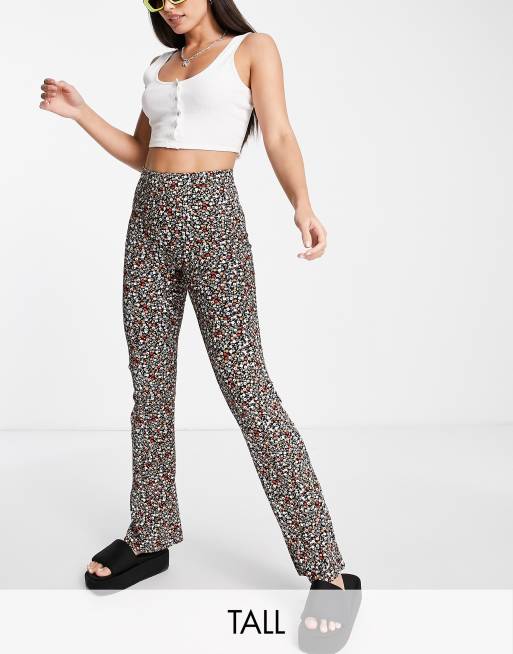 Only Tall - Flare-broek met hoge taille in fijne zwarte bloemenprint