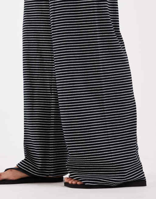 ONLY Tall - Gestreepte broek in zwart, 3 van 5