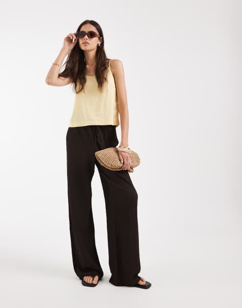 ONLY Tall – Hose in Dunkelbraun mit hohem Bund und Knitterstruktur - view 1