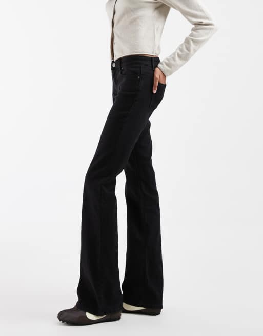 ONLY Tall Lola super lågmidjade utsvängda jeans i tvättad svart, 2 av 5