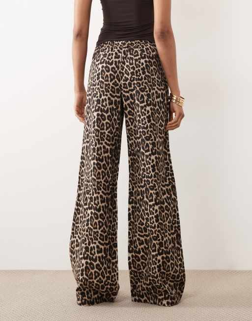ONLY Tall - Pantalones sin cierres con estampado animal y detalle de lazada, 3 de 5