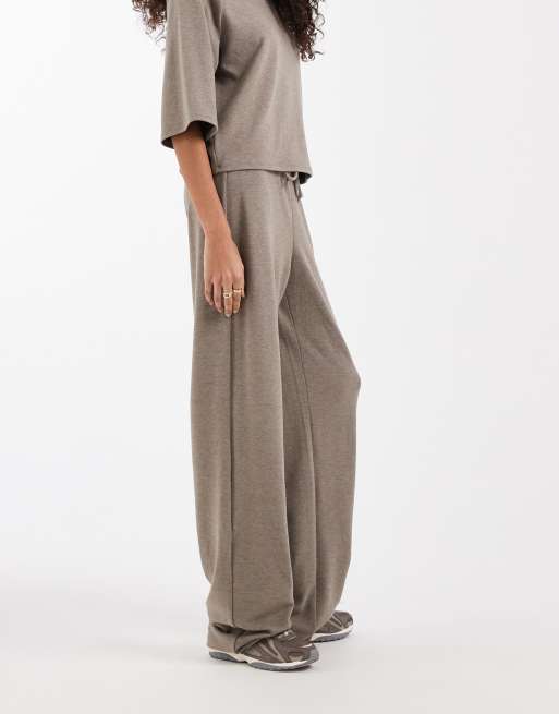 ONLY Tall - Pantaloni a fondo ampio marrone chiaro testurizzati morbidi in coordinato, 2 di 5