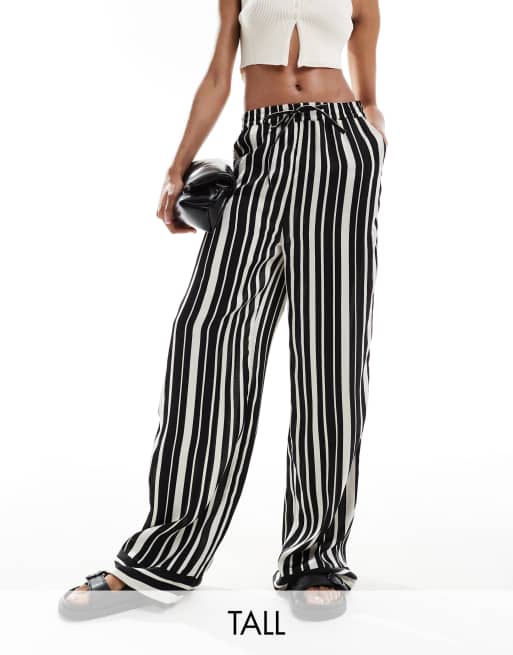 ONLY Tall Pantaloni a fondo ampio neri e bianchi a righe ASOS