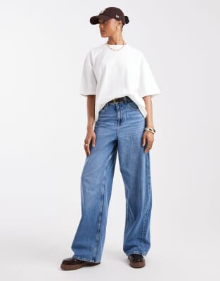 ONLY Tall - Paulina - Weite Jeans aus hellblauem Denim mit hohem Bund