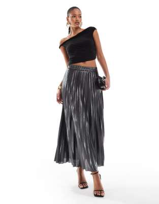 pleated maxi skirt in gray metallic