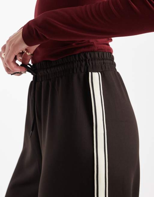ONLY Tall side stripe wide leg trouser in chocolate brown, 5 of 5