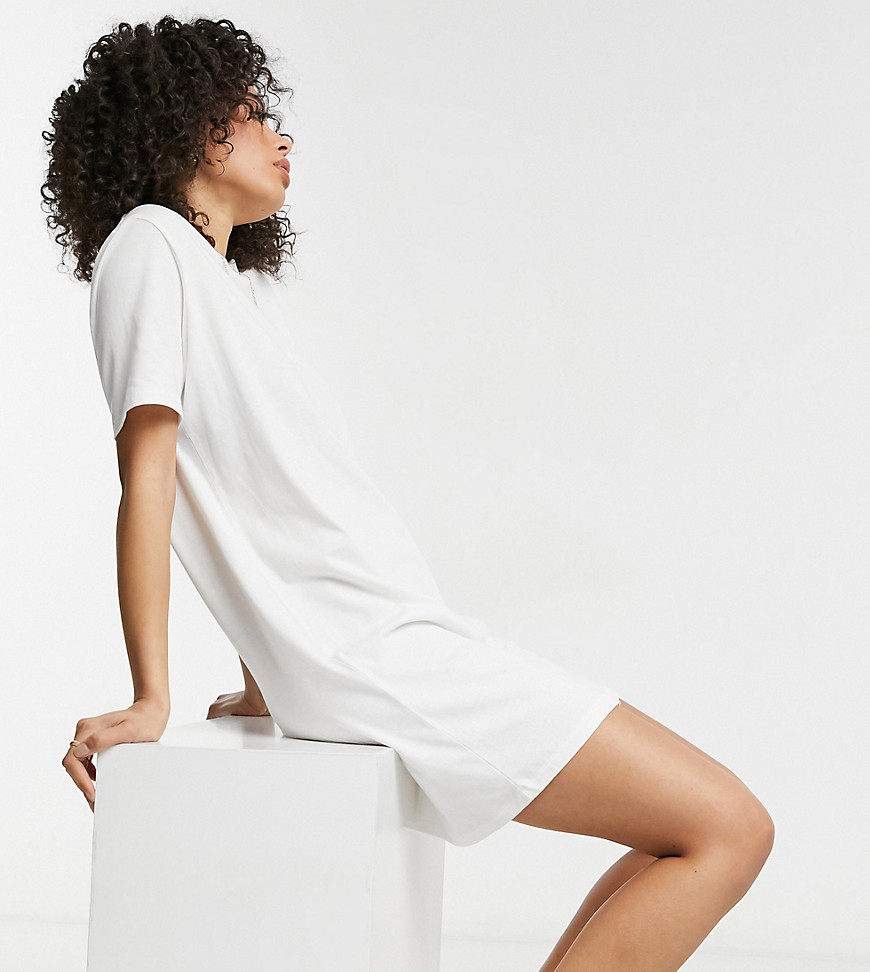 Only Tall T-shirt dress in white